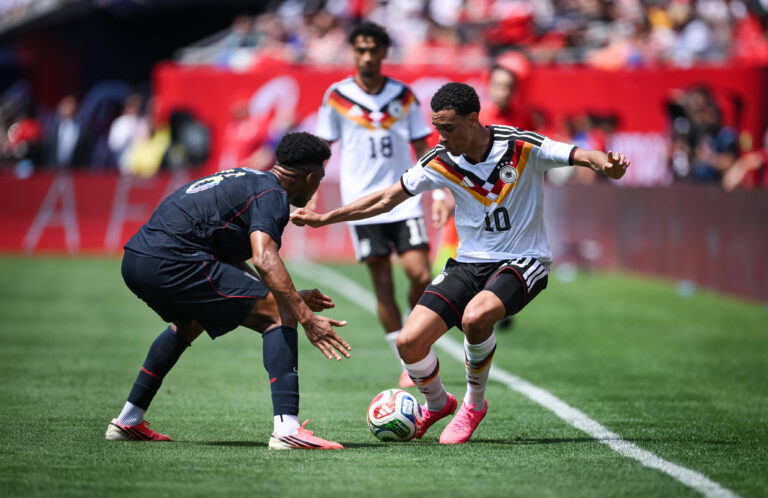 Fussball WM 2026 Testspiel im Chicago 06.06.2026 USA - Deutschland Jamal Musiala re, Deutschland am Ball gegen Auston Trusty li, USA *** Football World Cup 2026 test match in Chicago 06 06 2026 USA Germany Jamal Musiala right, Germany on the ball against Auston Trusty left, USA
2026.06.06 Chicago
pilka nozna , miedzynarodowy mecz towarzyski
Stany Zjednoczone - Niemcy
Foto IMAGO/PressFocus

!!! POLAND ONLY !!!