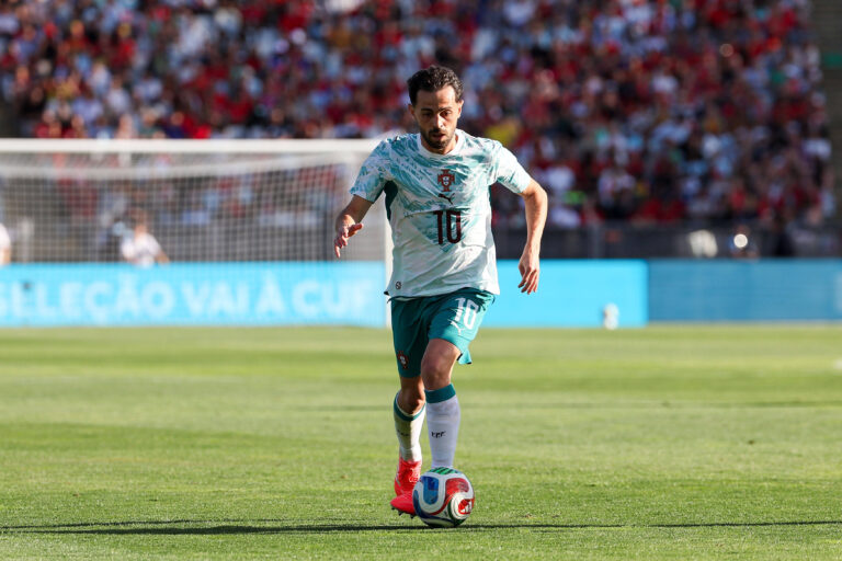 Bernardo Silva Portugal in action, with the ball during the International Friendly, Landerspiel, Nationalmannschaft match between Portugal and Chile at Estadio Nacional do Jamor on June 6, 2026, in Oeiras, Portugal. The match serves as preparation for the 2026 FIFA World Cup, WM, Weltmeisterschaft, Fussball in the United States. *** Bernardo Silva Portugal in action, with the ball during the international friendly match between Portugal and Chile at Estadio Nacional do Jamor on June 6, 2026, in Oeiras, Portugal The match serves as preparation for the 2026 FIFA World Cup in the United States Copyright: JoaquimxFerreira
2026.06.06 Lizbona
pilka nozna mecz towarzyski
Portugalia - Chile
Foto IMAGO/PressFocus

!!! POLAND ONLY !!!