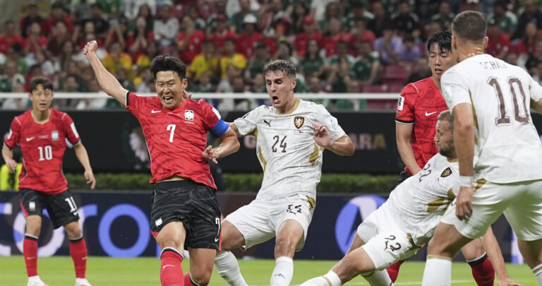 (260612) -- GUADALAJARA, June 12, 2026 (Xinhua) -- Son Heung-min (2nd L) of South Korea vies with Alexandr Sojka (3rd L) and Tomas Soucek (2nd R) of the Czech Republic during the group A match between South Korea and the Czech Republic at the 2026 FIFA World Cup at Guadalajara Stadium in Guadalajara, Mexico, June 11, 2026. (Photo by Martin Zabala/Xinhua)

2026.06.11 Guadalajara
pilka nozna , mistrzostwa swiata , mundial 2026
Korea Poludniowa - Czechy
Foto Martin Zabala/Xinhua/PressFocus

!!! POLAND ONLY !!!