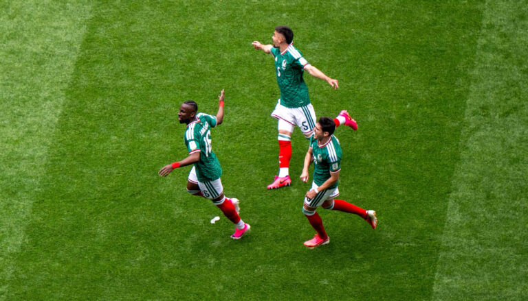 Fussball, Herren, FIFA World Cup, WM, Weltmeisterschaft, Fussball 2026 in Mexiko, Kanada und USA, Eroffnungsspiel in Mexiko-City Gruppe A, 1. Spieltag, Mexiko - Sudafrika, v. l. Julian Quinones Mexiko, Johan Vasquez Mexiko, Israel Reyes Mexiko, Jubel nach Tor zum 1:0, 11.06. 2026, *** Soccer, Men, FIFA World Cup 2026 in Mexico, Canada and USA, Opening match in Mexico City Group A, Matchday 1 , Mexico South Africa, f l Julian Quinones Mexico , Johan Vasquez Mexico , Israel Reyes Mexico , Cheering after scoring 1 0, 11 06 2026, Copyright: xMatthiasxKochx
2026.06.11 Meksyk
pilka nozna mistrzostwa swiata
Meksyk - Republika Poludniowej Afryki
Foto IMAGO/PressFocus

!!! POLAND ONLY !!!