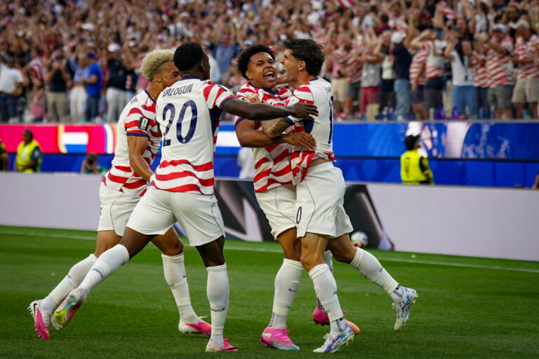 USA: Fussball FIFA World Cup, WM, Weltmeisterschaft, Fussball 2026 Gruppe D USA vs Paraguay SoFi Stadium Los Angeles, Kalifornien: Tor und Torjubel zum 1:0 durch das Eigentor von Damian Bobadilla / Damian Bobadilla Paraguay, 16 Freude, Emotionen, Jubel Weston McKennie USA, 8 Christian Pulisic USA, 10 Folarin Balogun USA, 20 *** USA Soccer FIFA World Cup 2026 Group D USA vs Paraguay SoFi Stadium Los Angeles, California Goal and goal celebration for 1-0 through Damian Bobadillas own goal Damian Bobadilla Paraguay, 16 Joy, emotion, celebration Weston McKennie USA, 8 Christian Pulisic USA, 10 Folarin Balogun USA, 20 Copyright: xJOERANxSTEINSIEKx
2026.06.12 Los Angeles
pilka nozna , mistrzostwa swiata , mundial 2026
Stany Zjednoczone - Paragwaj
USA
Foto IMAGO/PressFocus

!!! POLAND ONLY !!!