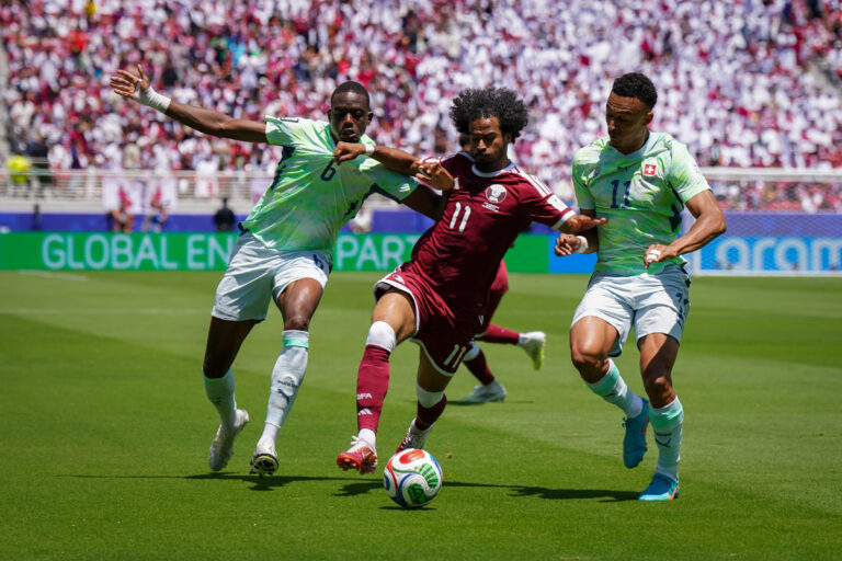 USA: Fussball FIFA World Cup, WM, Weltmeisterschaft, Fussball 2026 Gruppe B Schweiz vs Qatar Levis Stadium Santa Clara, Kalifornien: Denis Zakaria Schweiz, 6 Akram Afif Qatar, 11 Dan Ndoye Schweiz, 11 *** USA Soccer FIFA World Cup 2026 Group B Switzerland vs Qatar Levis Stadium Santa Clara, California Denis Zakaria Switzerland, 6 Akram Afif Qatar, 11 Dan Ndoye Switzerland, 11 Copyright: xJOERANxSTEINSIEKx
2026.06.13 Santa Clara
pilka nozna , mistrzostwa swiata , mundial 2026
Katar - Szwajcaria
USA
Foto IMAGO/PressFocus

!!! POLAND ONLY !!!