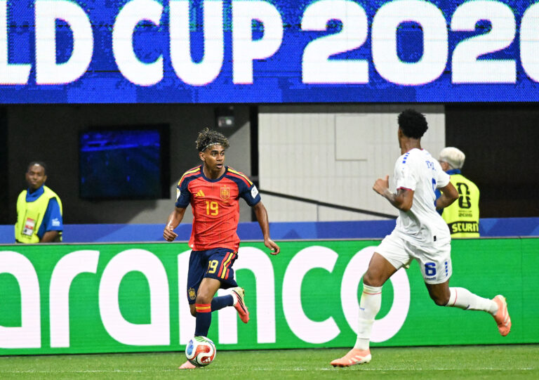 (260616) -- ATLANTA, June 16, 2026 (Xinhua) -- Lamine Yamal (L) of Spain competes during the group H match between Spain and Cape Verde at the 2026 FIFA World Cup at Atlanta Stadium in Atlanta, the United States, June 15, 2026. (Xinhua/Ju Huanzong)

2026.06.15 Atlanta
pilka nozna , mistrzostwa swiata , mundial 2026
Hiszpania - Republika Zielonego Przyladka
USA
Foto Ju Huanzong/Xinhua/PressFocus

!!! POLAND ONLY !!!
