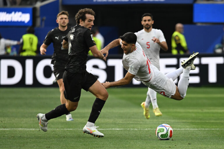 June 15, 2026: New Zealand midfielder Joe Bell (6) and New Zealand forward Kosta Barbarouses (17) fight for the ball in their match during the 2026 FIFA World Cup in Los Angeles, California. Brent Clark/Cal Sport Media/Sipa USA (Credit Image: © Brent Clark/Cal Sport Media/Sipa USA)
2026.06.15 Inglewood
pilka nozna , mistrzostwa swiata , mundial 2026
Iran - Nowa Zelandia
Foto Cal Sport Media/SIPA USA/PressFocus

!!! POLAND ONLY !!!