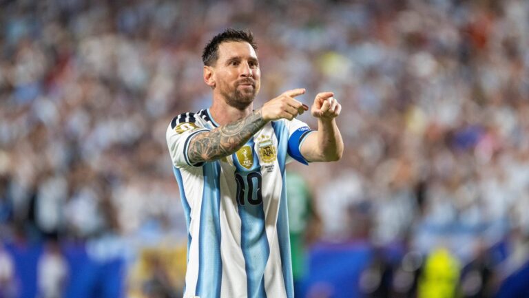 Fußball, Herren, FIFA World Cup, WM, Weltmeisterschaft, Fussball 2026 in Mexiko, Kanada und USA, Spiel in Kansas City Gruppe J, 1. Spieltag, Argentinien - Algerien, Lionel Messi Argentinien, Jubel nach Tor zum 3:0, 16.06. 2026, *** Soccer, Mens, 2026 FIFA World Cup in Mexico, Canada, and the U.S., Match in Kansas City, Group J, Matchday 1, Argentina vs. Algeria, Lionel Messi Argentina, Celebrating after scoring the 3-0 goal, June 16, 2026,,detected_source_language Copyright: xMatthiasxKochx
2026.06.16 Kansas City
pilka nozna Mistrzostwa Swiata 2026
Argentyna - Algieria
Foto IMAGO/PressFocus

!!! POLAND ONLY !!!