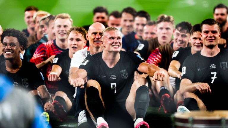 RECORD DATE NOT STATED  FIFA World Cup, WM, Weltmeisterschaft, Fussball 2026 - Group I - Norway v Senegal The Norwegian players celebrated their 3 2 win over Senegal with the famous Viking clap together with their fans after the match in the second round of Group I of the 2026 FIFA World Cup group stage at New York New Jersey Stadium, in East Rutherford, United States, on Monday, June 22, 2026.Foto: William Volcov/Brazil Photo Press/IMAGO Sports East Rutherford NJ United States of America Copyright: xWILLIAMxVOLCOVx
2026.06.23 East Rutherford 
pilka nozna mistrzostwa swiata
Norwegia - Senegal

Foto IMAGO/PressFocus

!!! POLAND ONLY !!!