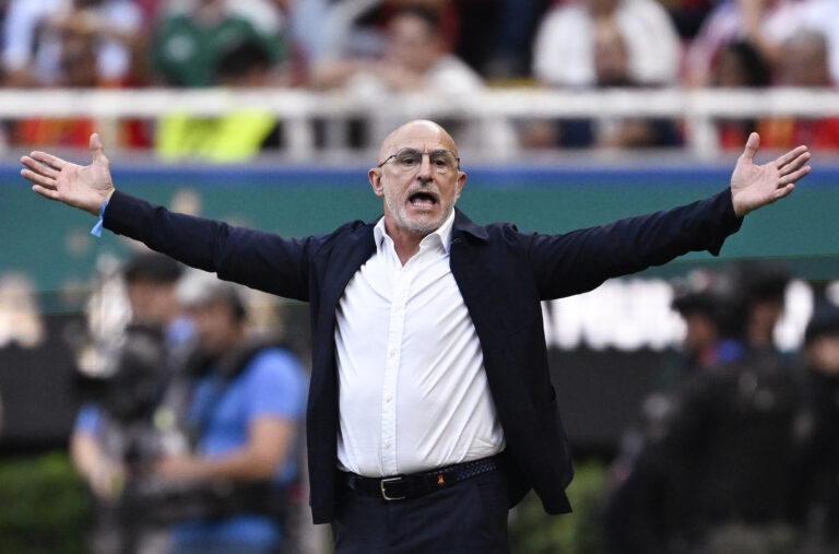 (260627) -- GUADALAJARA, June 27, 2026 (Xinhua) -- Luis de la Fuente, head coach of Spain, reacts during the group H match between Uruguay and Spain at the 2026 FIFA World Cup at Guadalajara Stadium in Guadalajara, Mexico, June 26, 2026. (Xinhua/Li Muzi)

2026.06.26 Guadalajara
pilka nozna , mistrzostwa swiata , mundial 2026
Urugwaj - Hiszpania
Foto Li Muzi/Xinhua/PressFocus

!!! POLAND ONLY !!!