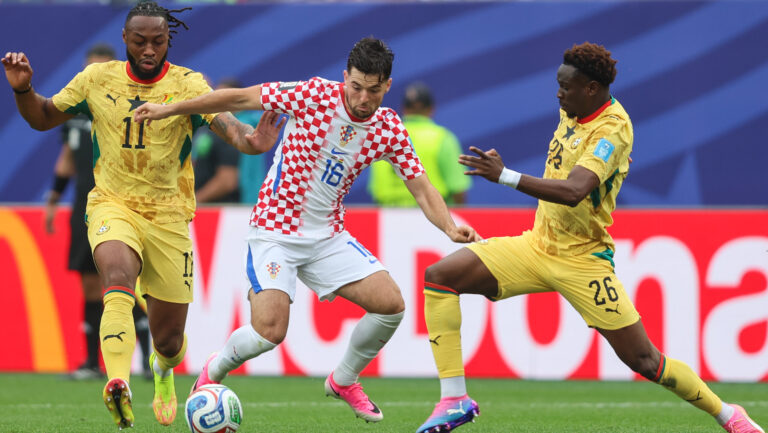 Martin Baturina of Croatia in action against Marvin Senaya of Ghana during the FIFA World Cup 2026 Group L match between Croatia and Ghana at Philadelphia Stadium on June 27, 2026 in Philadelphia, Pennsylvania. Photo: Sanjin Strukic/PIXSELL/Sipa USA
2026.06.27 Filadelfia
pilka nozna , mistrzostwa swiata , mundial 2026
Chorwacja - Ghana
Foto Pixsell/SIPA USA/PressFocus

!!! POLAND ONLY !!!