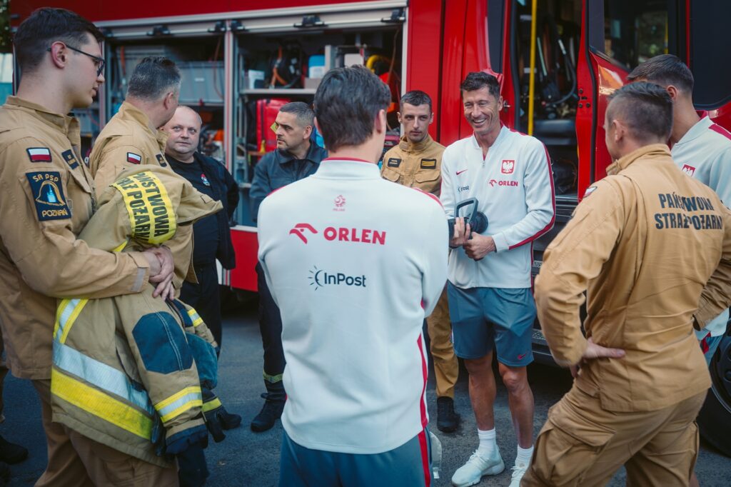 Piłkarze odwiedzili strażaków z programu „ORLEN na Straży”