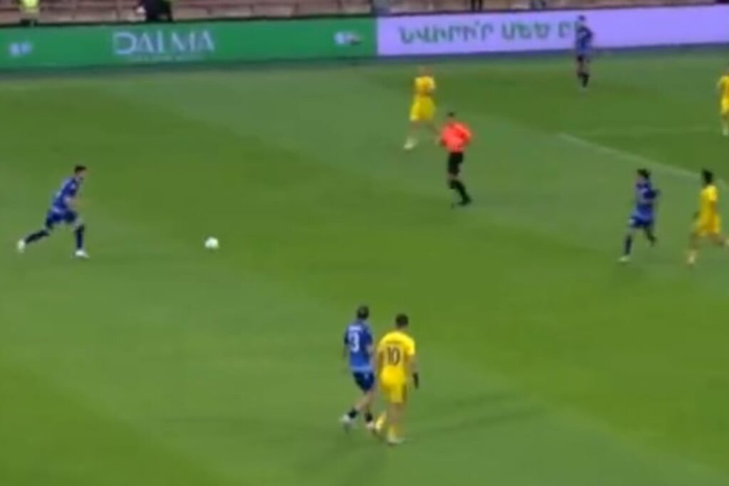 Kosmiczny gol w sparingu! Idealnie przymierzył [WIDEO]