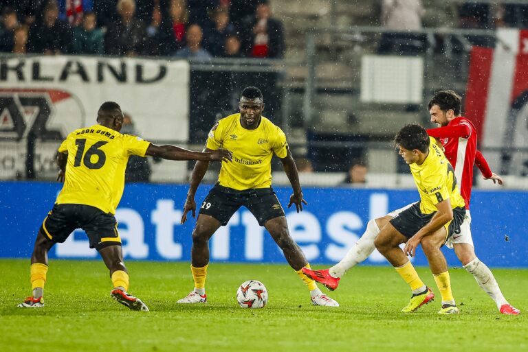 ALKMAAR - 25-09-2024, AFAS Stadium. UEFA Europa League, season 2024/2025 during the match AZ - Elfsborg. AZ player Troy Parrot, Elfsborg player Buhari Ibrahim (Photo by Pro Shots/Sipa USA)
2024.09.25 Alkmaar
pilka nozna liga europy
AZ - Elfsborg
Foto Pro Shots/SIPA USA/PressFocus

!!! POLAND ONLY !!!