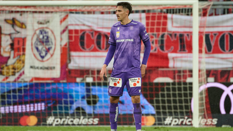 Salzburg, osterreich 04.05.2025: Admiral Bundesliga - 2024/2025 - Sp. 29 - RB Salzburg vs. FK Austria Wien Im Bild: Tin Plavotic Austria Wien unzufrieden auf dem Spielfeld, nach dem 1:0 fur Salzburg, Red Bull Arena *** Salzburg, Austria 04 05 2025 Admiral Bundesliga 2024 2025 Sp 29 RB Salzburg vs FK Austria Wien In the picture Tin Plavotic Austria Vienna unhappy on the pitch, after the 1 0 for Salzburg, Red Bull Arena Copyright: xFotostandx/xWassmuthx
2025.05.04 Salzburg
pilka nozna , liga austriacka
RB Salzburg - FK Austria Wieden
Foto IMAGO/PressFocus

!!! POLAND ONLY !!!