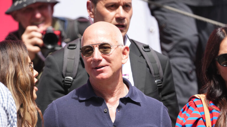 Formel 1 Grand Prix Monaco 2025 / 25.05.2025, Circuit de Monaco, Monte Carlo, Formel 1 Grand Prix Monaco 2025 ,im Bild Amazon Grunder Jeffrey Preston Jeff Bezos mit Partnerin Lauren Sanchez *** Formula 1 Grand Prix Monaco 2025 25 05 2025, Circuit de Monaco, Monte Carlo, Formula 1 Grand Prix Monaco 2025 ,in the picture Amazon founder Jeffrey Preston Jeff Bezos with partner Lauren Sanchez nordphotoxGmbHx/xBratic nph00250
2025.05.25 Monte Carlo
sporty motoryzacyjne motorowe wyscigi samochodowe formula 1 , F1
Grand Prix Monako 2025
Foto IMAGO/PressFocus

!!! POLAND ONLY !!!
