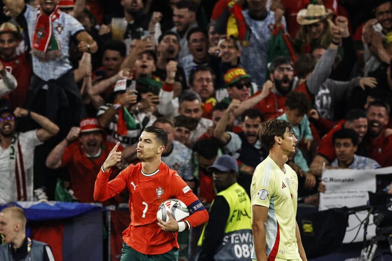 6/8/2025 - MUNCHEN - (L-R) Cristiano Ronaldo of Portugal celebrates the 2-2, Robin Le Normand of Spain during the UEFA Nations League final Portugal v. Spain at the Munich Football Arena on June 8, 2025 in Munich, Germany. ANP | Hollandse Hoogte | MAURICE VAN STEEN /ANP/Sipa USA
2025.06.08 Monachium
pilka nozna Liga Narodow
Portugalia - Hiszpania
Foto ANP/SIPA USA/PressFocus

!!! POLAND ONLY !!!