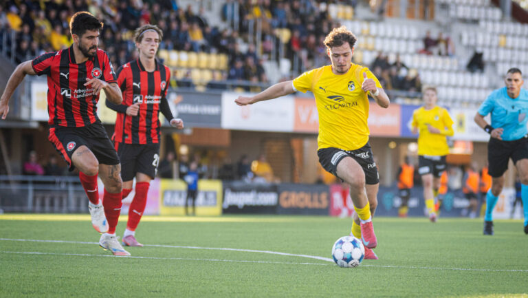 xxkeikkaxx 20250828 Kuopio UEFA Europa League Qualifier Play-offs ottelu KuPS vs FC Midtjylland. Kuvassa KuPSin Agon Sadiku. Niklas Pehkonen / All Over Press ***20250828 Kuopio, Finland. UEFA Europa League play-offs, 2nd leg match between KuPS Kuopio and FC Midtjylland in Kuopio, Finland, Photo by Niklas Pehkonen / All Over Press PUBLICATIONxNOTxINxFIN 1.05570638
2025.08.28 Kuopio
pilka nozna , Liga Europy
Kuopion Palloseura - FC Midtjylland 
Foto IMAGO/PressFocus

!!! POLAND ONLY !!!