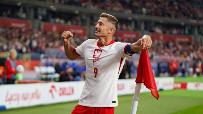 Robert Lewandowski seen celebrating after scoring goal during World Cup 2026 European qualification game between national teams of Poland and Finland Kazimierz Koper/ Ball Raw Images Chorzow Slaski Stadium Poland Copyright: xKazimierzxKoper/xBallxRawxImagesx kazimierzkoper2526polanfinland-19
2025.09.07 Chorzow
pilka nozna Eliminacje mistrzostw swiata 
Polska - Finlandia
Foto IMAGO/PressFocus

!!! POLAND ONLY !!!