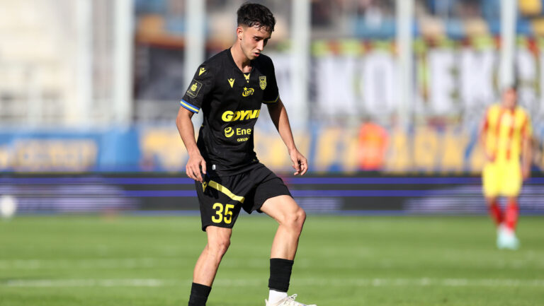 2025.09.20 Gdynia Pilka nozna PKO BP Ekstraklasa sezon 2025/2026 Arka Gdynia - Korona Kielce N/z Kamil Jakubczyk Foto Piotr Matusewicz / PressFocus

2025.09.20 Gdynia
Football Polish PKO BP Ekstraklasa season 2025/2026 
Arka Gdynia - Korona Kielce 
Kamil Jakubczyk 
Credit: Piotr Matusewicz / PressFocus