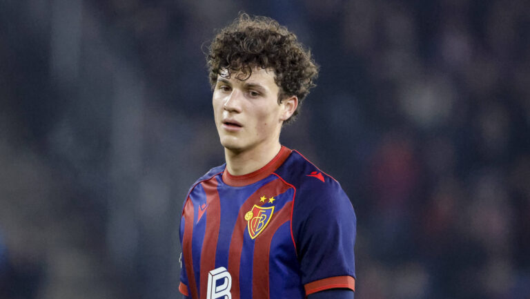 Marin Soticek FC Basel, 19 , Schweiz, Fussball, UEFA Europa League, 4. Spieltag, 2025/2026, FC Basel - FCSB Bukareszt, 06.11.2025, Sankt Jakob Park, Basel, Schweiz Basel Sankt Jakob Park Kanton Basel-Stadt Schweiz *** Marin Soticek FC Basel, 19 , Switzerland, Football, UEFA Europa League, Matchday 4, 2025 2026, FC Basel vs FCSB Bucharest, 06 11 2025, Sankt Jakob Park, Basel, Switzerland Basel Sankt Jakob Park Canton Basel City Switzerland Copyright: xGrantxHubbsx
2025.11.06 Bazylea
pilka nozna liga europy
FC Basel - FCSB Bukareszt
Foto IMAGO/PressFocus

!!! POLAND ONLY !!!