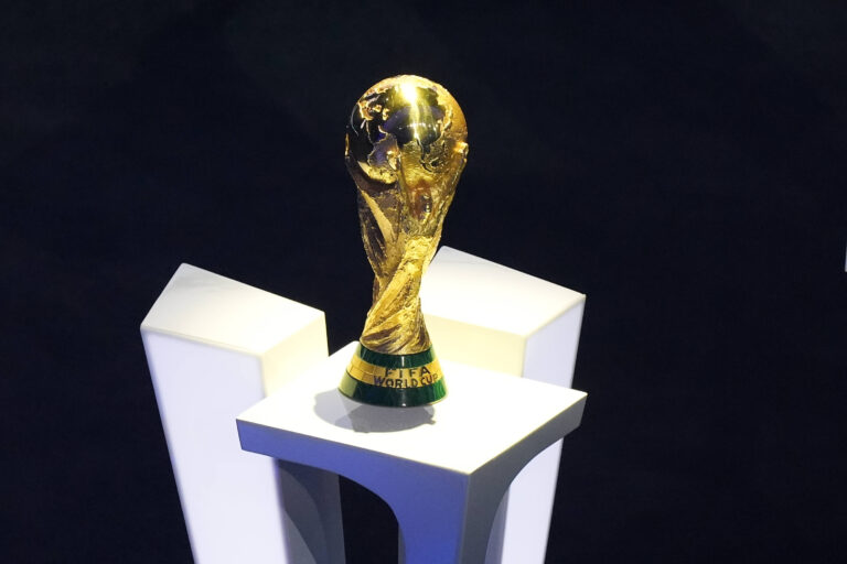 FIFA WM Pokal steht bereit - Washington 05.12.2025: Weltmeisterschafts-Auslosung 2026, World Cup 2026 Final Draw, John F Kennedy Center *** FIFA World Cup trophy is ready Washington 05 12 2025 World Cup Draw 2026, World Cup 2026 Final Draw, John F Kennedy Center
2025.12.05 Waszyngton
pilka nozna , mistrzostwa swiata 2026 , ceremonia losowania
Losowanie mistrzostw swiata 2026
Foto IMAGO/PressFocus

!!! POLAND ONLY !!!