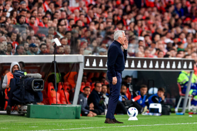 José Mourinho head coach of SL Benfica looks on during the Primeira Liga match between SL Benfica and Vitoria SC at Estadio da Luz on March 21, 2026 in Lisbon, Portugal. Liga Portugal Betclic - SL Benfica vs Vitoria SC (Valter Gouveia/SPP) (Photo by Valter Gouveia/SPP/Sipa USA)
2026.03.21 Lizbona
pilka nozna liga portugalska
Benfica Lizbona - Vitoria Guimaraes
Foto SPP/SIPA USA/PressFocus

!!! POLAND ONLY !!!