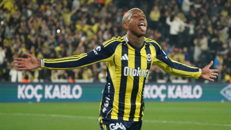 ISTANBUL, TURKEY - APRIL 17: Anderson Talisca 94 of Fenerbahce celebrates after scoring the first goal of his team with teammates during the Trendyol Turkish Super League match between Fenerbahce SK and Caykur Rizespor at Ulker Sukru Saracoglu Chobani Stadium on April 17, 2026 in Istanbul, Turkey. Istanbul Turkey Copyright: xSeskimphotox FBahce-Rizespor-170426 113
2026.04.17 Stambul
pilka nozna , liga turecka
Fenerbahce Stambul - Caykur Rizespor
Foto IMAGO/PressFocus

!!! POLAND ONLY !!!
