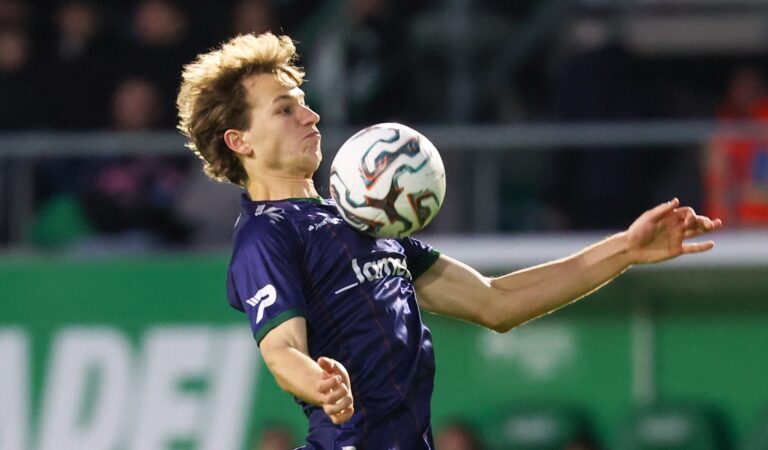 Essevee's Lukas Willen pictured in action during a soccer match between RAAL La Louviere and SV Zulte Waregem, Sunday 19 April 2026 in La Louviere, on the third day of the Relegation Play-offs phase of the 2025-2026 'Jupiler Pro League' first division of the Belgian championship. BELGA PHOTO VIRGINIE LEFOUR (Photo by VIRGINIE LEFOUR/Belga/Sipa USA)
2026.04.19 La Louviere
pilka nozna liga belgijska
RAAL La Louviere - SV Zulte Waregem
Foto Belga/SIPA USA/PressFocus

!!! POLAND ONLY !!!