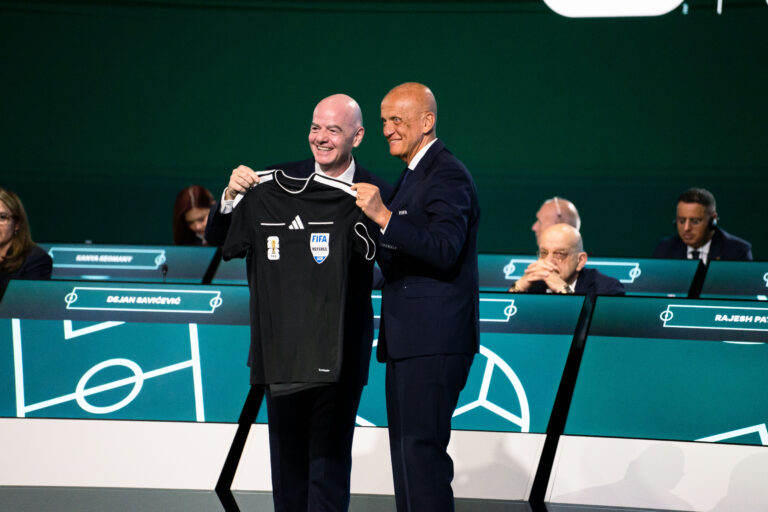 VANCOUVER, CANADA - APRIL 30: FIFA Referees Committee Chairperson Pierluigi Collina presents FIFA President Gianni Infantino with a referee jersey during the 76th FIFA Congress meeting at the Vancouver Convention Centre on April 30, 2026 in Vancouver, British Columbia, Canada. (Photo by Amy Elle/SPP/Sipa USA)
2026.04.30 Vancouver
pilka nozna, kongres fifa
Kongres FIFA 2026
Foto SPP/SIPA USA/PressFocus

!!! POLAND ONLY !!!