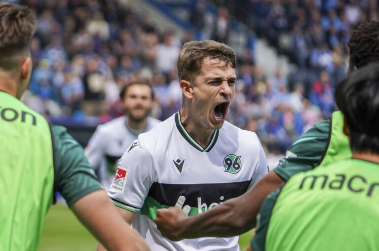 Deutschland: Fussball 2.Bundesliga 2025/2026, 33. Spieltag - VfL Bochum vs Hannover 96 - Vonovia Ruhrstadion Bochum: Tor und Torjubel zum Maik Nawrocki Hannover 96, 6 Bochum *** Germany Soccer 2 Bundesliga 2025 2026, Matchday 33 VfL Bochum vs Hannover 96 Vonovia Ruhrstadion Bochum Goal and goal celebration for Maik Nawrocki Hannover 96, 6 Bochum Copyright: xAymanxAlahmedx
2026.05.09 Bochum
pilka nozna , 2. liga niemiecka
VfL Bochum - Hannover 96
Foto IMAGO/PressFocus

!!! POLAND ONLY !!!