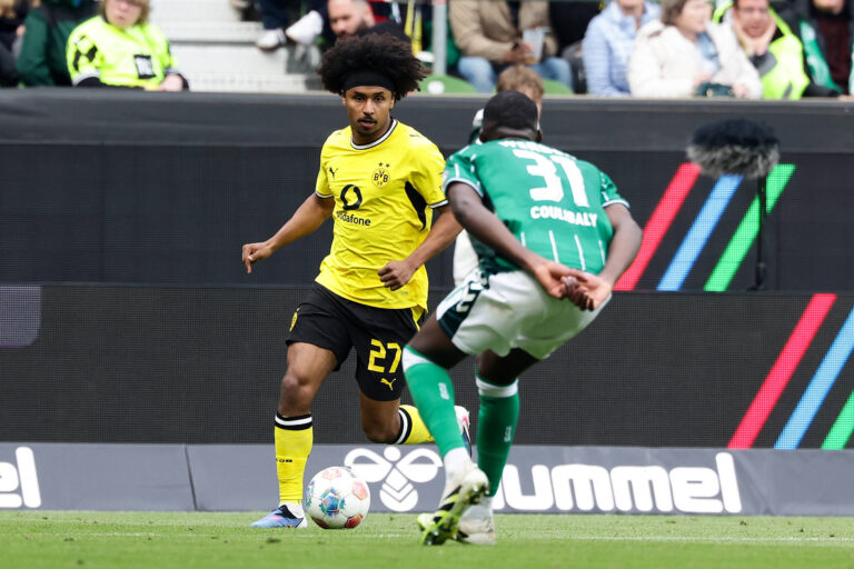 Bremen, Germany, 16.05.26, Karim Adeyemi Borussia Dortmund und Karim Coulibaly Werder Bremen im Zweikampf während des Spiels der 1. Bundesliga zwischen Werder Bremen - Borussia Dortmund im Weserstadion in Bremen. Photo by Joachim Bywaletz / DFB / DFL REGULATIONS PROHIBIT ANY USE OF PHOTOGRAPHS AS IMAGE SEQUENCES AND/OR QUASI-VIDEO. *** Bremen, Germany, 16 05 26, Karim Adeyemi Borussia Dortmund and Karim Coulibaly Werder Bremen in a duel during the match of the 1 Bundesliga between Werder Bremen Borussia Dortmund at the Weserstadion in Bremen Photo by Joachim Bywaletz DFB DFL REGULATIONS PROHIBIT ANY USE OF PHOTOGRAPHS AS IMAGE SEQUENCES AND OR QUASI VIDEO Copyright: JoachimxBywaletz/xJB-Sportfoto
2026.05.16 Brema
pilka nozna , liga niemiecka
Werder Bremen - Borussia Dortmund
Foto IMAGO/PressFocus

!!! POLAND ONLY !!!