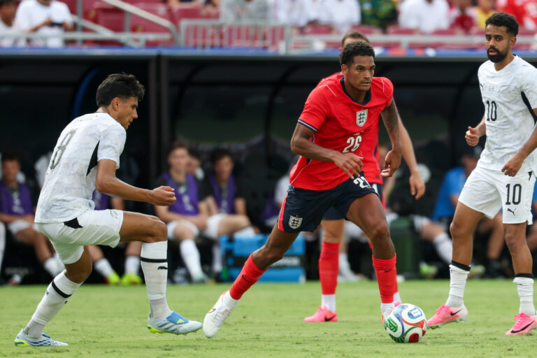 RECORD DATE NOT STATED 6th June 2026 Raymond James Stadium, Tampa, Florida, United States of America Friendly International Football, England versus New Zealand Jarell Quansah of England controls the ball while being defended by Marko Stameni&amp; x107 of New Zealand DavidxBuono
2026.06.06 Tampa
pilka nozna mecz towarzyski
Anglia - Nowa Zelandia
Foto IMAGO/PressFocus

!!! POLAND ONLY !!!
