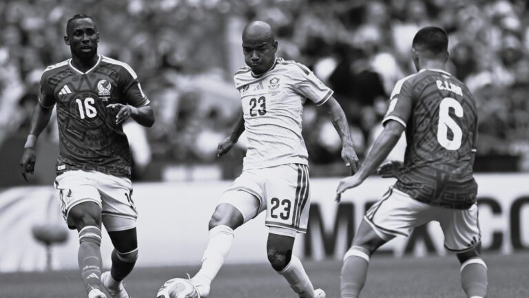 (260612) -- MEXICO CITY, June 12, 2026 (Xinhua) -- Jayden Adams (C) of South Africa competes during the group A match between Mexico and South Africa at the 2026 FIFA World Cup at Mexico City Stadium in Mexico City, Mexico, June 11, 2026. (Xinhua/Wu Wei)

2026.06.11 Meksyk
pilka nozna , mistrzostwa swiata , mundial 2026
Meksyk - Republika Poludniowej Afryki
RPA
Foto Wu Wei/Xinhua/PressFocus

!!! POLAND ONLY !!!