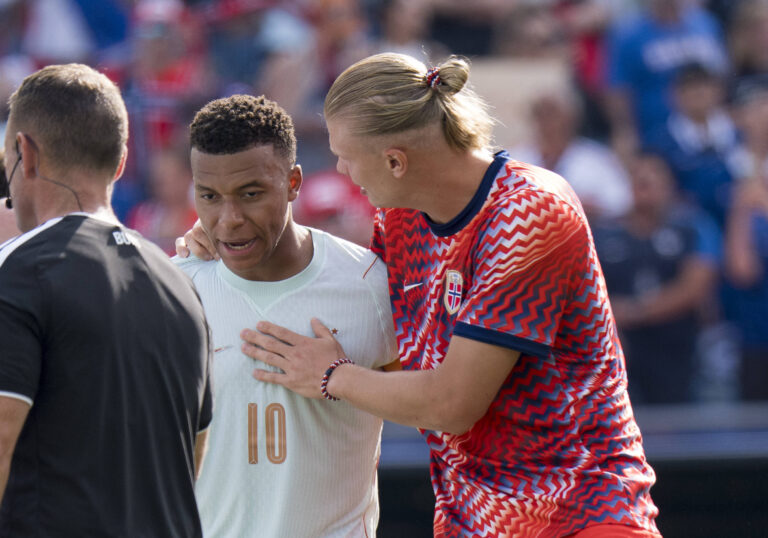 Kylian Mbappe France, 10 und Erling Haaland Norway, 9 im Gespräch nach dem Spiel. FIFA World Cup, WM, Weltmeisterschaft, Fussball 2026: Norwegen v Frankreich 26 June 2026, FIFA World Cup 2026: Norwegen v Frankreich Group I, Matchday 3 at Boston Stadium in Foxborough, Massachusetts, USA *** Kylian Mbappé of France, 10, and Erling Haaland of Norway, 9, speaking after the 2026 FIFA World Cup match between Norway and France on June 26, 2026Group I, Matchday 3at Boston Stadium in Foxborough, Massachusetts, USA Copyright: HMBxMedia/xMarcoxBader
2026.06.26 Foxborough
pilka nozna , mistrzostwa swiata , mundial 2026
Norwegia - Francja
Foto IMAGO/PressFocus

!!! POLAND ONLY !!!