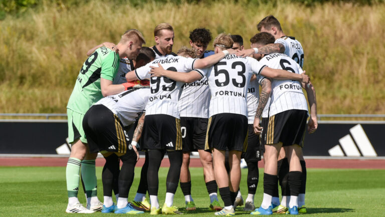 2026.06.27 Herzogenaurach, Niemcy
pilka nozna przygotowania do sezonu Ekstraklasa
Sparing Bayern Monachium II - Legia Waszawa
N/z Otto Hindrich Rafal Augustyniak
Foto Wojciech Dobrzynski Legionisci.com / PressFocus 
2026.06.27 Herzogenaurach, Niemcy
foorball preseason Ekstraklasa
Friendly game Bayern Munich II  - Legia Warsaw
Credit: Wojciech Dobrzynski / Legionisci.com / PressFocus