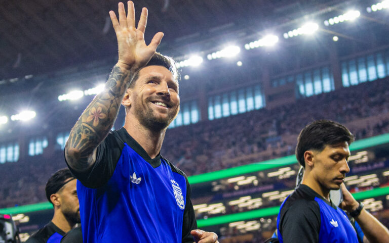 Argentina forward Lionel Messi (10) waves to the crowd during a FIFA World Cup group-stage soccer match featuring Argentina vs Jordan at Dallas Stadium on June 28, 2026 in Dallas, Texas. (Photo by Cody Grubbs/Sipa USA) 
2026.06.28 Arlington
pilka nozna mistrzostwa swiata
Jordania - Argentyna

Foto /SIPA USA/PressFocus

!!! POLAND ONLY !!!