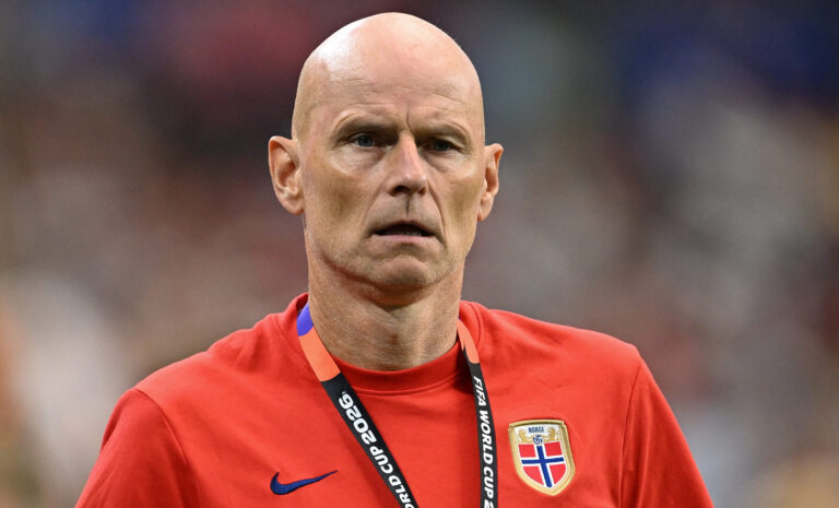 (260701) -- DALLAS, July 1, 2026 (Xinhua) -- Stale Solbakken, head coach of Norway, reacts during the round of 32 match between Cote d'Ivoire and Norway at the 2026 FIFA World Cup at Dallas Stadium in Dallas, the United States, June 30, 2026. (Xinhua/Cheng Min)

2026.06.30 Dallas
pilka nozna , mistrzostwa swiata , mundial 2026
Wybrzeze Kosci Sloniowej - Norwegia
Foto Cheng Min/Xinhua/PressFocus

!!! POLAND ONLY !!!