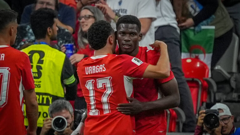 Kanada: Fussball FIFA World Cup, WM, Weltmeisterschaft, Fussball 2026 Sechzehntelfinale - Schweiz vs Algerien - BC Place Stadium Vancouver: Tor und Torjubel zum 1:0 durch Breel Embolo Schweiz, 7 Freude, Emotionen, Jubel mit Ruben Vargas Schweiz, 17 *** Canada Soccer 2026 FIFA World Cup Round of 32 Switzerland vs. Algeria BC Place Stadium, Vancouver Goal and celebration of the 1-0 score by Breel Embolo Switzerland, 7 Joy, emotion, and celebration with Ruben Vargas Switzerland, 17 Copyright: xJOERANxSTEINSIEKx
2026.07.03  Vancouver
pilka nozna mistrzostwa swiata
Szwajcaria - Algieria
Foto IMAGO/PressFocus

!!! POLAND ONLY !!!