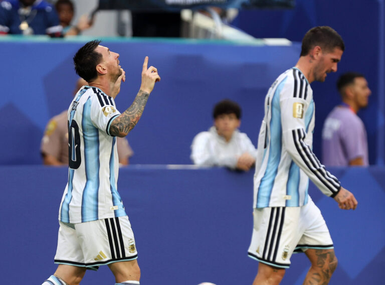 Lionel Messi y Rodrigo De Paul. . Argentina vs Cabo Verde. 16 avos de Final Copa del Mundo 2026 *** Lionel Messi and Rodrigo De Paul: Argentina vs. Cape Verde, Round of 16, 2026 World Cup Copyright: xxx
2026.07.04 Miami
pilka nozna mistrzostwa swiata
Argentyna - Republika Zielonego Przyladka
Foto IMAGO/PressFocus

!!! POLAND ONLY !!!