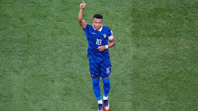 FIFA Fussball Weltmeisterschaft 2026, Achtelfinale, Paraguay vs. Frankreich, 04.07.2026, Philadelphia Stadium Kylian Mbappe *** 2026 FIFA World Cup, Round of 16, Paraguay vs. France, July 4, 2026, Philadelphia Stadium, Kylian MbappÈ Copyright: xBahhoxKarax
2026.07.04 Philadelphia
pilka nozna mistrzostwa swiata
Paragwaj - Francja
Foto IMAGO/PressFocus

!!! POLAND ONLY !!!
