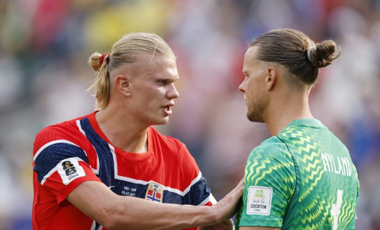 7/5/2026 - EAST RUTHERFORD, NEW JERSEY - (LR) Erling Haaland of Norway goalkeeper Orjan Nyland during the 2026 FIFA World Cup round of 16 match between Brazil and Norway at Metlife Stadium on July 5, 2026, in East Rutherford, New Jersey, United States. MAURICE VAN STEEN / ANP /ANP/Sipa USA
2026.07.05 East Rutherford
pilka nozna , mistrzostwa swiata , mundial 2026
Brazylia - Norwegia
Foto ANP/SIPA USA/PressFocus

!!! POLAND ONLY !!!