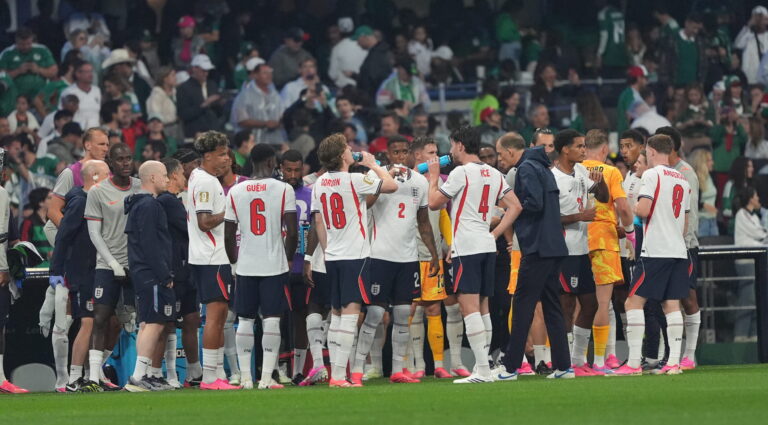 Players of England national team at the water brake during the FIFA World Cup 2026 round of 16 match between Mexico and England at Mexico City stadium. on  July 5, 2026 in Mexico City, Mexico. (Photo by Ian Robles/ Eyepix Group/Sipa USA)
2026.07.06 Meksyk
pilka nozna mistrzostwa świata
Meksyk - Anglia
Foto Eyepix/SIPA USA/PressFocus

!!! POLAND ONLY !!!