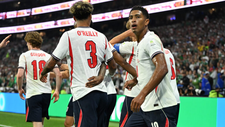 Jude Bellingham #10 of England national team whit his teammates celebrate after winning the FIFA World Cup 2026 round of 16 match against Mexico at Mexico City Stadium on July 5, 2026 in Mexico City, Mexico. (Photo by Ian Robles/ Eyepix Group/Sipa USA)
2026.07.06 Meksyk
pilka nozna mistrzostwa świata
Meksyk - Anglia
Foto Eyepix/SIPA USA/PressFocus

!!! POLAND ONLY !!!