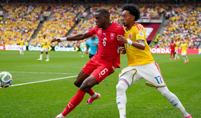 Kanada: Fußball FIFA World Cup, WM, Weltmeisterschaft, Fussball 2026, Achtelfinale - Schweiz vs Kolumbien - BC Place, Vancouver: Denis Zakaria Schweiz, 6 Johan Mojica Kolumbien 17 im Zweikampf *** Canada Soccer, 2026 FIFA World Cup, Round of 16: Switzerland vs. Colombia at BC Place, Vancouver. Denis Zakaria Switzerland, No. 6 and Johan Mojica Colombia, No. 17 in a tackle. Copyright: xJOERANxSTEINSIEKx
2026.07.07 Vancouver
pilka nozna , mistrzostwa swiata , mundial 2026
Szwajcaria - Kolumbia
Foto IMAGO/PressFocus

!!! POLAND ONLY !!!