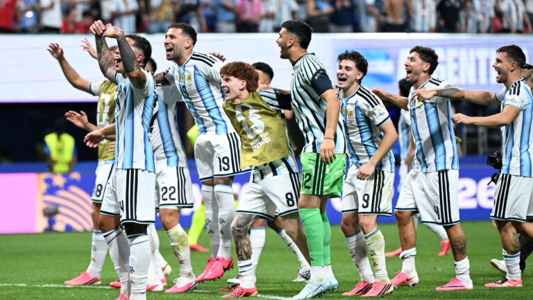 (260708) -- ATLANTA, July 8, 2026 (Xinhua) -- Players of Argentina celebrate after the round of 16 match between Argentina and Egypt at the 2026 FIFA World Cup at Atlanta Stadium in Atlanta, the United States, July 7, 2026. (Xinhua/Chen Yichen)

2026.07.07 ATLANTA
pilka nozna mistrzostwa swiata
Argentyna - Egipt
Foto Chen Yichen/Xinhua/PressFocus

!!! POLAND ONLY !!!
