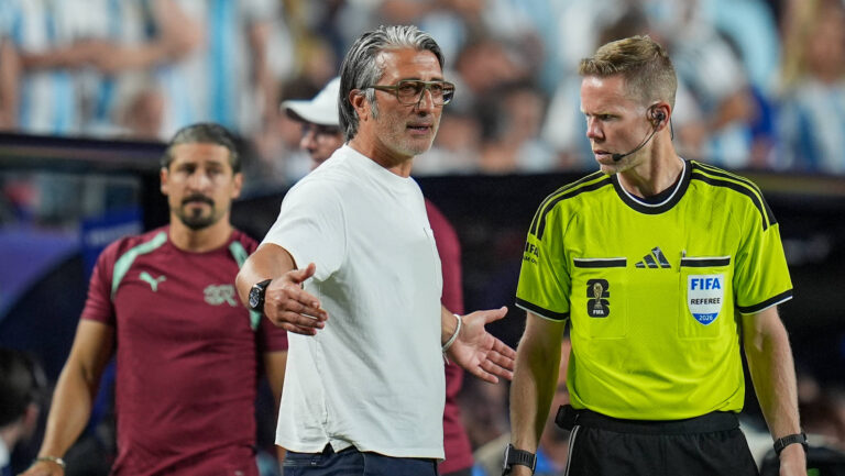 USA: Fussball FIFA World Cup, WM, Weltmeisterschaft, Fussball 2026, Viertelfinale - Argentinien vs Schweiz - Kansas City Stadium GEHA Field at Arrowhead Stadium, Kansas City, Missouri: Murat Yakin Trainer, Schweiz Mimik, Gesichtsausdruck, Emotion *** USA Soccer 2026 FIFA World Cup, Quarterfinals: Argentina vs. Switzerland, Kansas City Stadium GEHA Field at Arrowhead Stadium, Kansas City, Missouri Murat Yakin, Coach, Switzerland Facial Expressions, Emotions Copyright: xJOERANxSTEINSIEKx
2026.07.11 Kansas City
pilka nozna , mistrzostwa swiata , mundial 2026
Argentyna - Szwajcaria
Foto IMAGO/PressFocus

!!! POLAND ONLY !!!