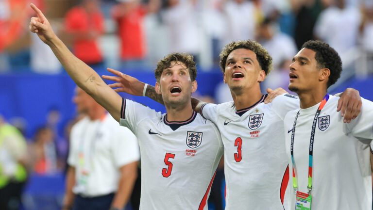 MIAMI GARDENS, FLORIDA - JULY 11: John Stones of England (L), Nico O’Reilly of England (C) and Ezri Konsa (R) of England celebrate after winning the FIFA World Cup 2026 Quarter Final match between Norway and England at Miami Stadium on July 11, 2026 in Miami Gardens, Florida. (Photo by MB Media)
2026.07.11 Miami Gardens
pilka nozna , mistrzostwa swiata , mundial 2026
Norwegia - Anglia
Foto MB Media/PressFocus

!!! POLAND ONLY !!!