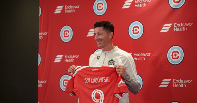 Robert Lewandowski seen during Robert Lewandowski and Chicago Fire press conference, PK, Pressekonferenz Martin Murillo/Ball Raw Images Loule Estadio Algarve Portugal Copyright: xMartinxMurillox martinmurillo_chicago_lewandowski_conference_2627-3
2026.07.14 Chicago
pilka nozna MLS
Prezentacja Roberta Lewandowskiego w barwach Chicago Fire
Foto IMAGO/PressFocus

!!! POLAND ONLY !!!