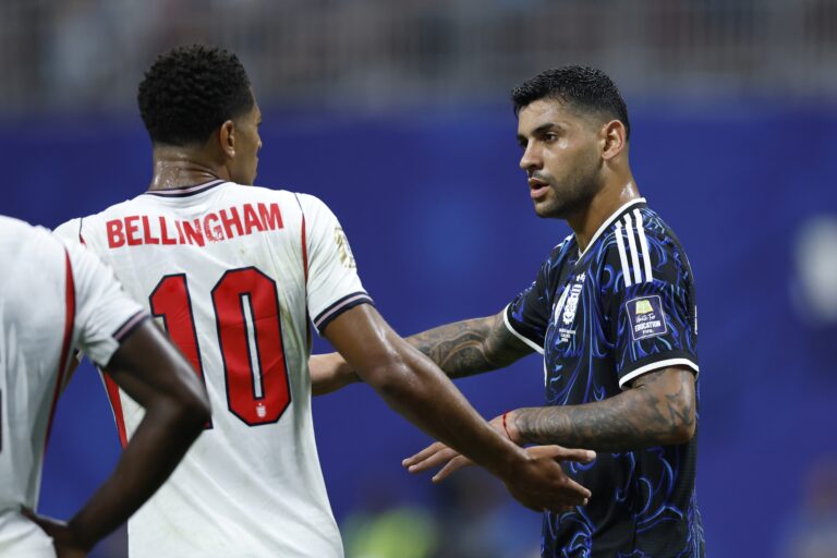 7/15/2026 - ATLANTA - Jude Bellingham of England and Cristian Romero of Argentina during the 2026 FIFA World Cup semi-final match between England and Argentina at the Atlanta Stadium on July 15, 2026, in Atlanta, Georgia, United States. MAURICE VAN STEEN / ANP /ANP/Sipa USA
2026.07.15 Atlanta
pilka nozna mistrzostwa swiata
Anglia - Argentyna
Foto ANP/SIPA USA/PressFocus

!!! POLAND ONLY !!!
