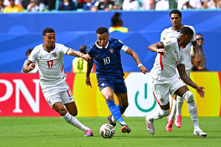 Kylian MBAPPE of France and Morgan ROGERS of England during the 2026 FIFA World Cup - 3rd place match between France and England at Hard Rock Stadium on July 18, 2026 in Miami Gardens, Florida. (Photo by Baptiste Fernandez/Icon Sport/Sipa USA)
2026.07.18 Miami Gardens
pilka nozna , mistrzostwa swiata , mundial 2026
Francja - Anglia
Foto Icon Sport/SIPA USA/PressFocus

!!! POLAND ONLY !!!