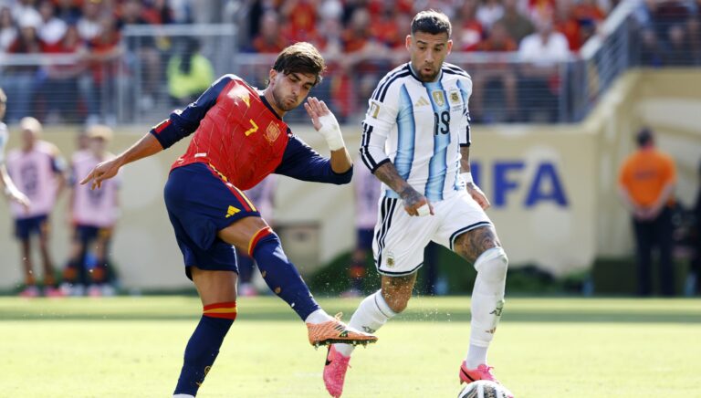 7/19/2026 - EAST RUTHERFORD, NEW JERSEY - (LR) Ferran Torres of Spain, Nicolas Otamendi of Argentina during the 2026 FIFA World Cup final between Spain and Argentina at the New York/New Jersey Stadium on July 19, 2026, in East Rutherford, New Jersey, United States. MAURICE VAN STEEN / ANP /ANP/Sipa USA
2026.07.19 East Rutherford
pilka nozna mistrzostwa swiata
Hiszpania - Argentyna
Foto ANP/SIPA USA/PressFocus

!!! POLAND ONLY !!!