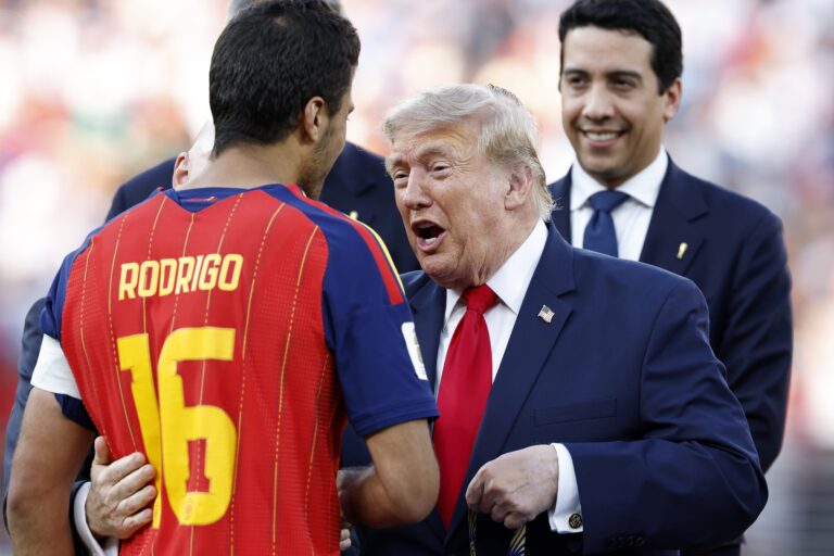 7/19/2026 - EAST RUTHERFORD, NEW JERSEY - (LR) Rodri of Spain, President of the United States Donald Trump after the 2026 FIFA World Cup final between Spain and Argentina at the New York/New Jersey Stadium on July 19, 2026, in East Rutherford, New Jersey, United States. MAURICE VAN STEEN / ANP /ANP/Sipa USA
2026.07.19 East Rutherford
pilka nozna mistrzostwa swiata
Hiszpania - Argentyna
Foto ANP/SIPA USA/PressFocus

!!! POLAND ONLY !!!